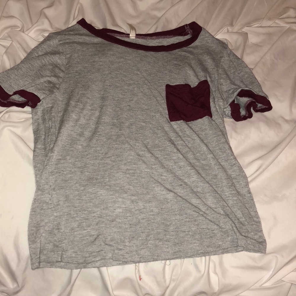 gray pocketed t shirt
